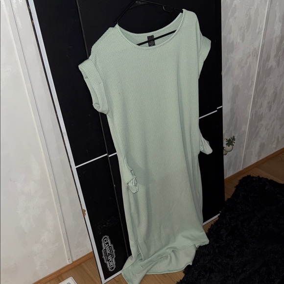 Light Green Textured Women's Short Sleeve Dress with Pockets! - Picture 2 of 4